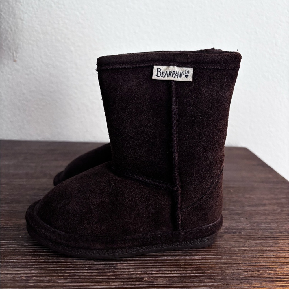 Bearpaw Eva Short Brown Boots in toddler size 8